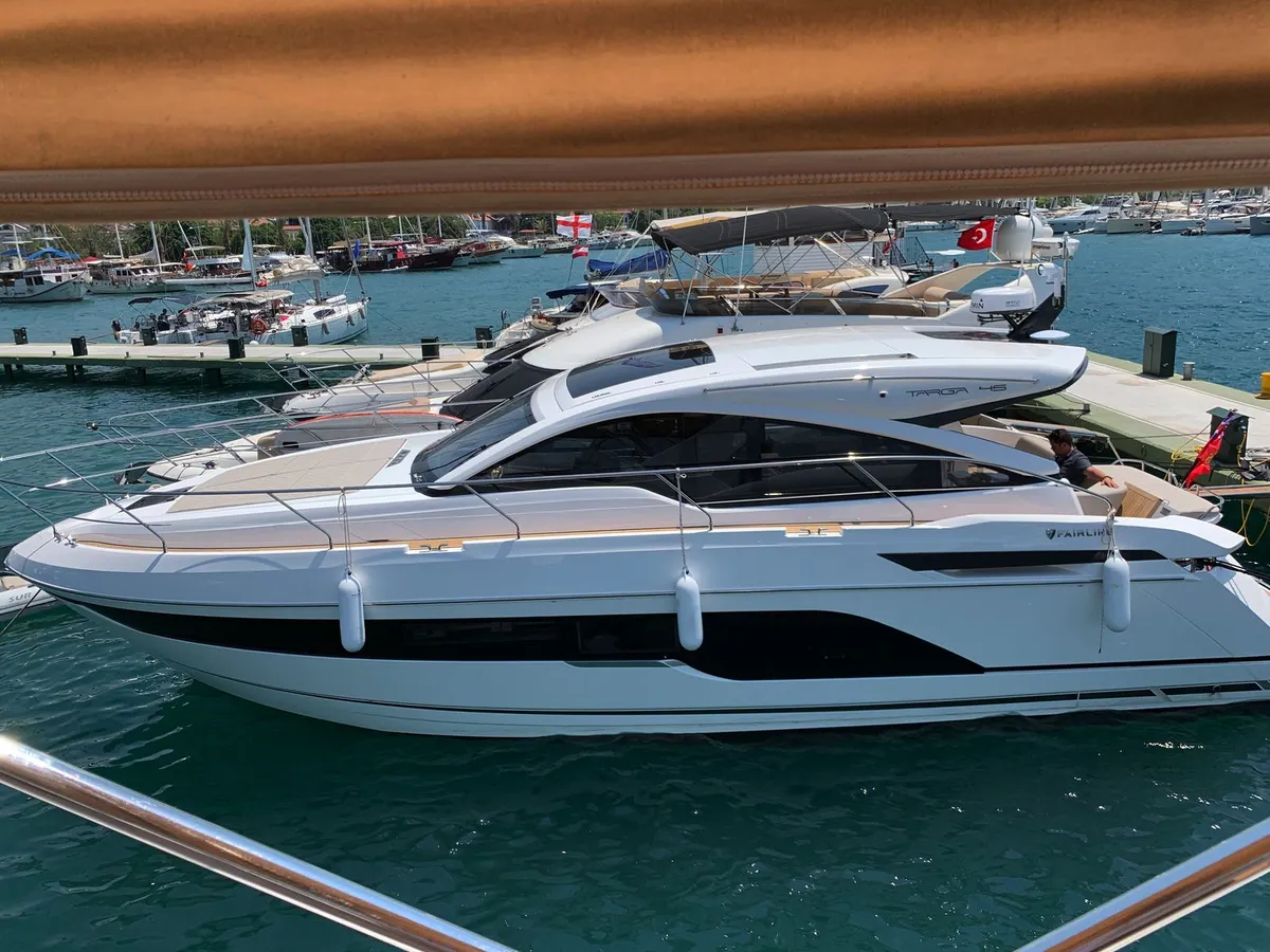 Fairline Targa 45 GT — Exterior photo 2