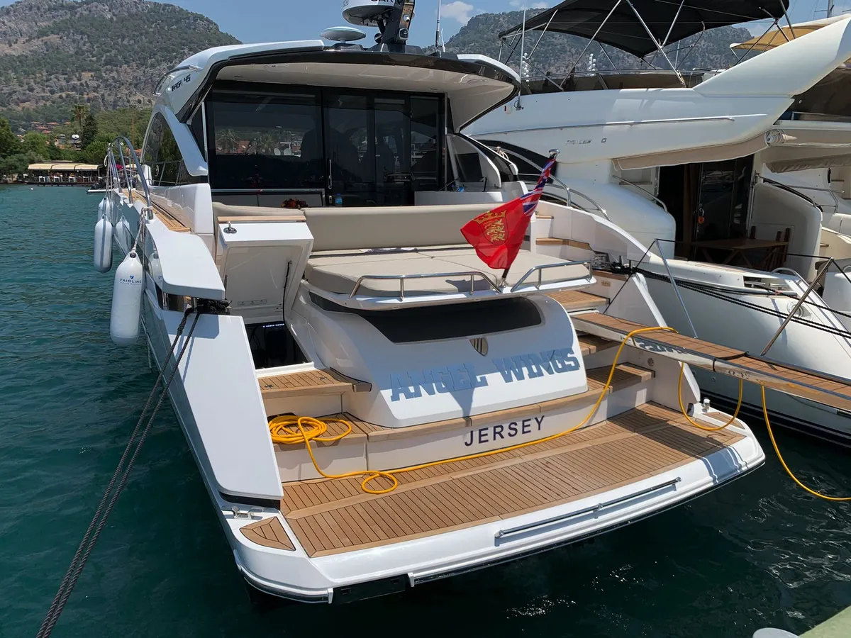 Fairline Targa 45 GT — Exterior photo 3
