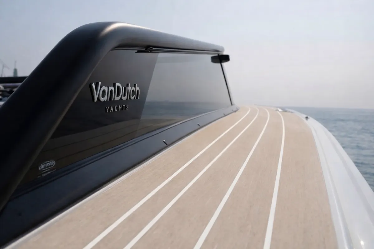 VanDutch 32 — Exterior photo 5