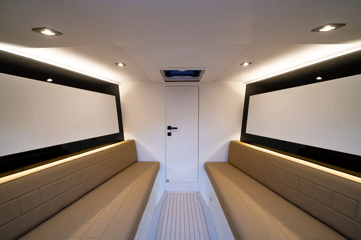 VanDutch 32 — Exterior photo 8