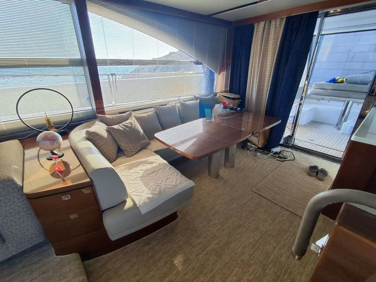 Princess 68 (017) — Interior photo 3