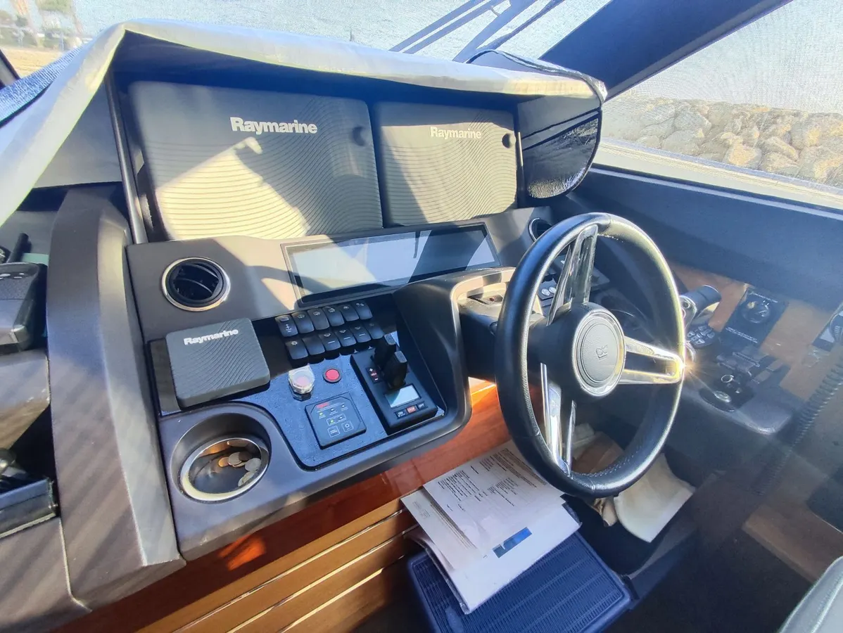 Princess 68 (017) — Interior photo 7