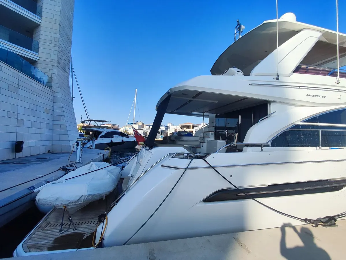 Princess 68 (017) — Exterior photo 2