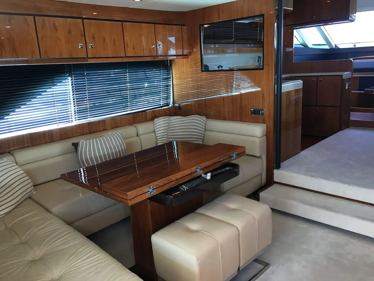 Fairline Squadron 55 — Interior photo 5