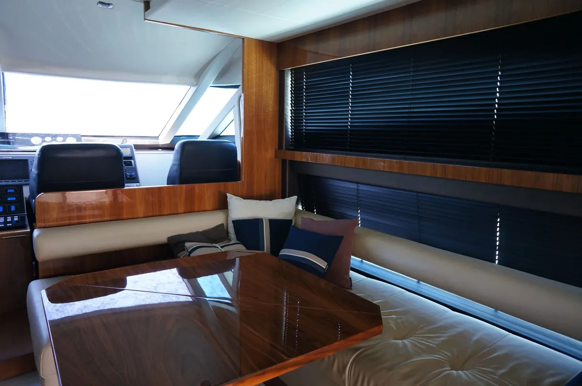 Fairline Squadron 55 — Interior photo 6
