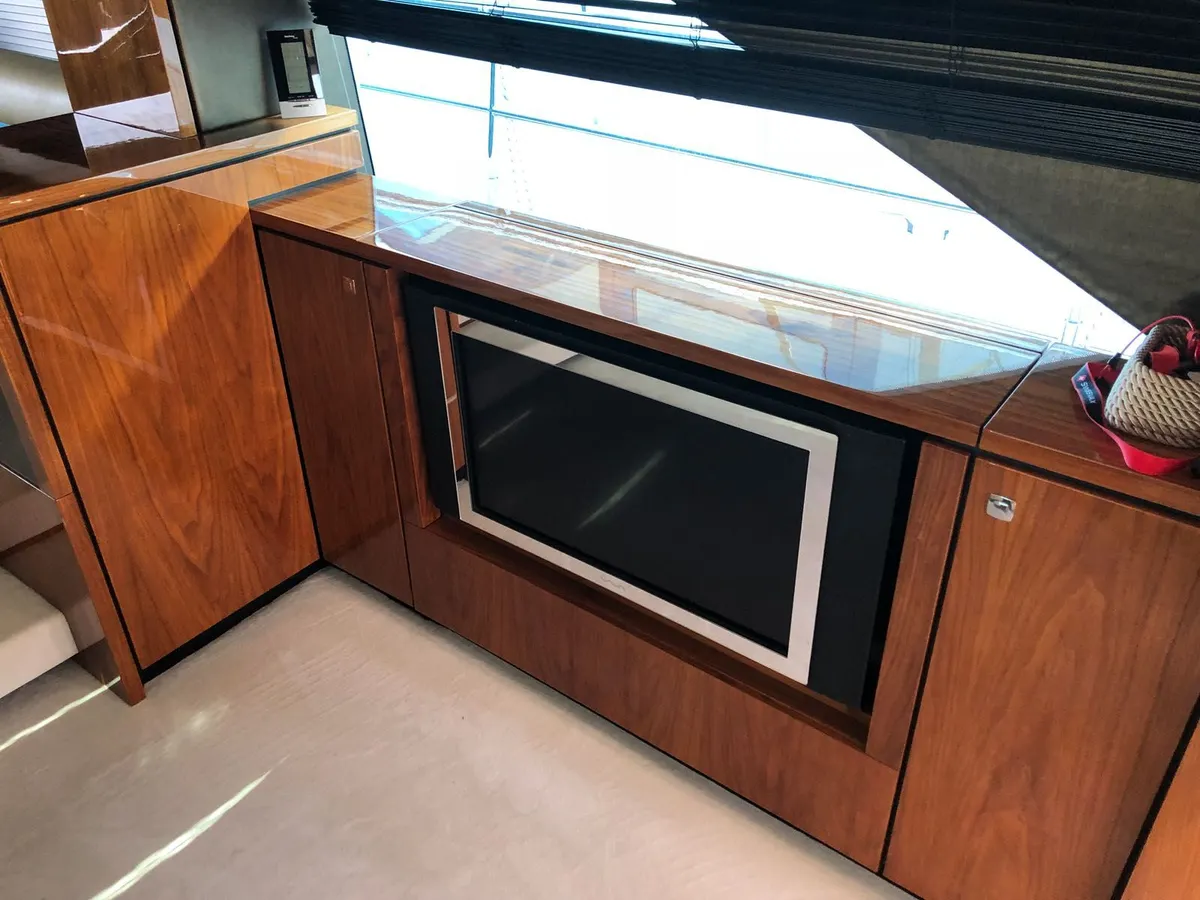Fairline Squadron 55 — Interior photo 7