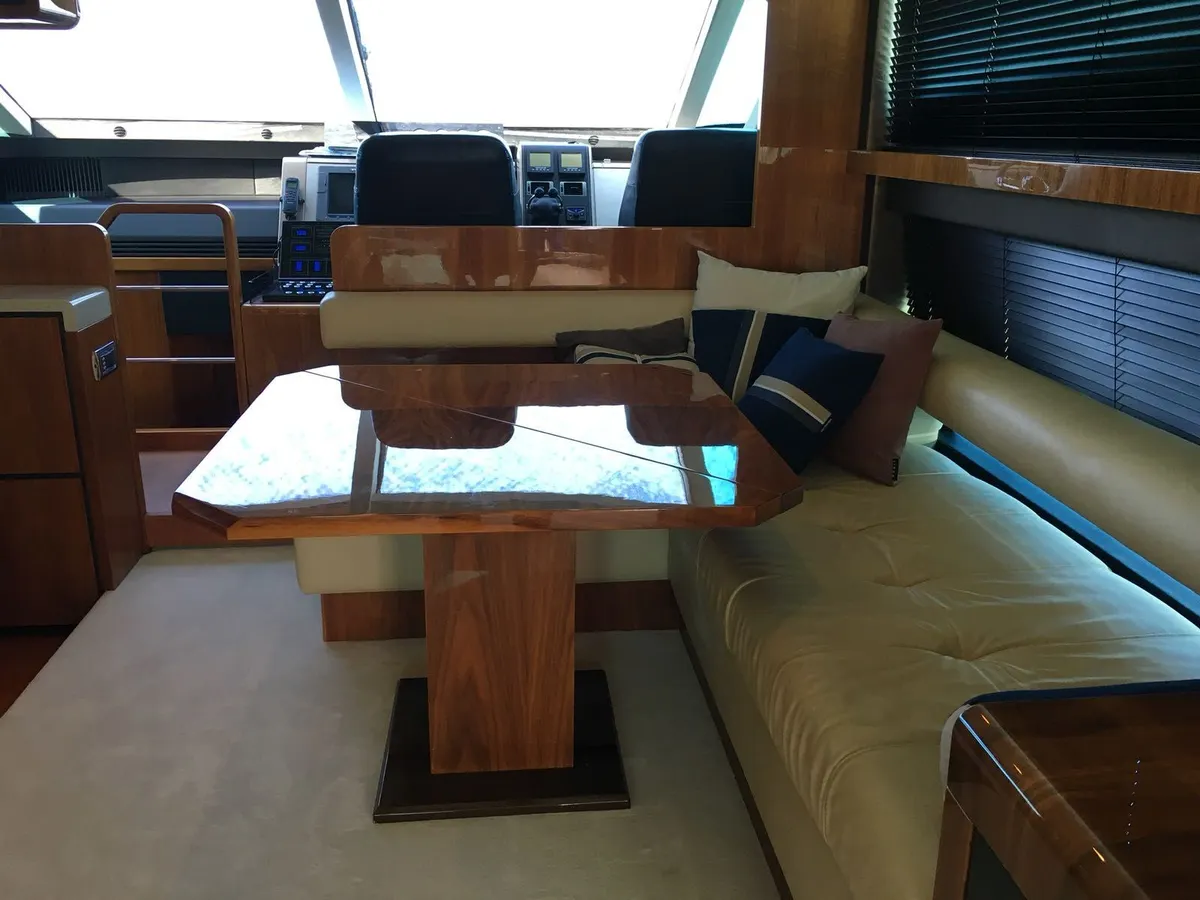 Fairline Squadron 55 — Interior photo 9