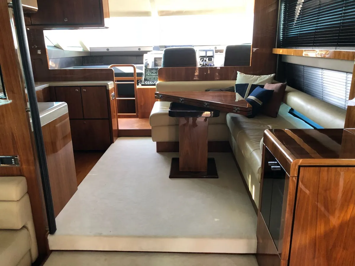Fairline Squadron 55 — Interior photo 13
