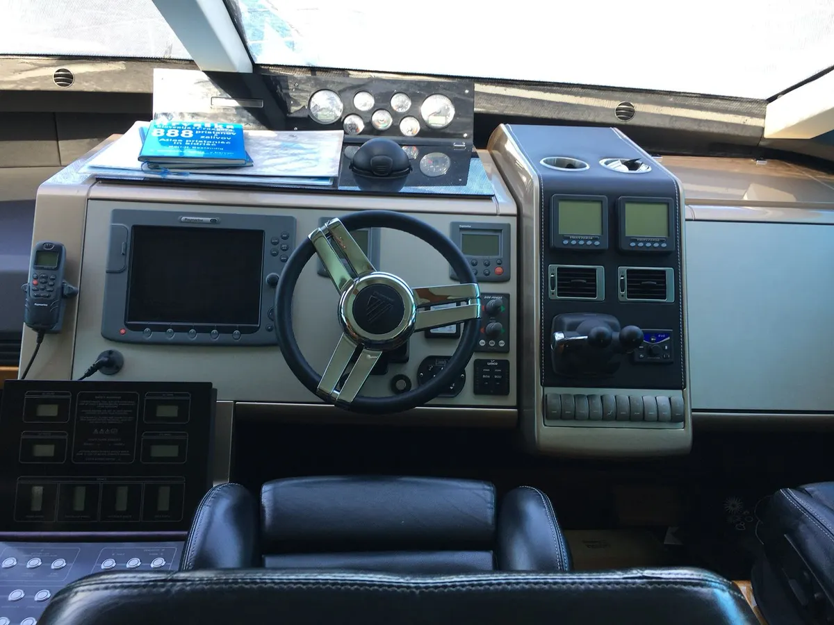 Fairline Squadron 55 — Interior photo 15