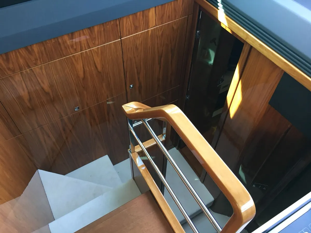 Fairline Squadron 55 — Interior photo 16