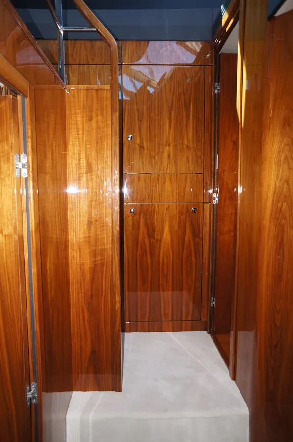 Fairline Squadron 55 — Interior photo 17