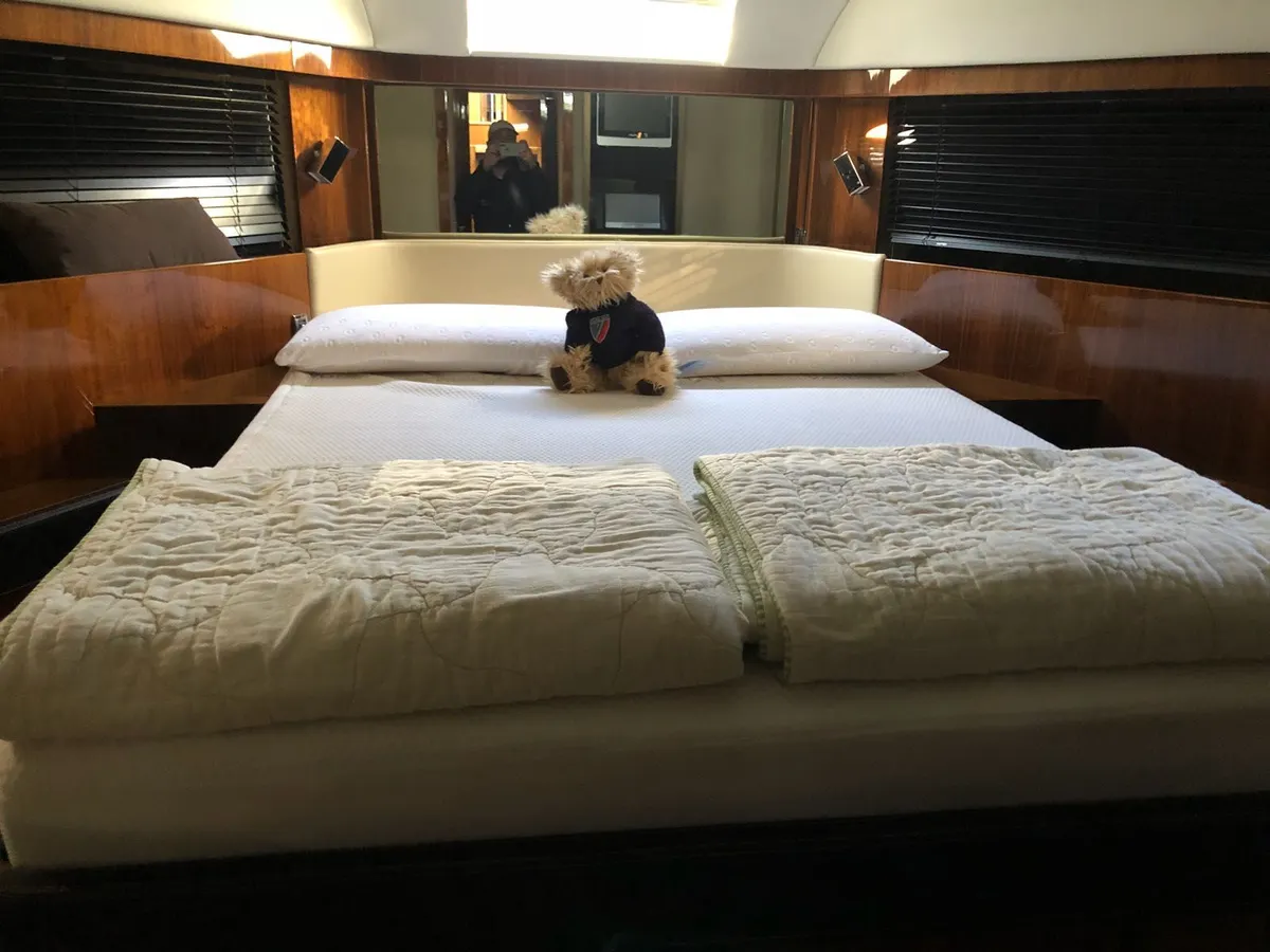 Fairline Squadron 55 — Interior photo 18