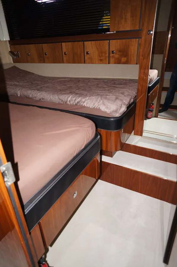 Fairline Squadron 55 — Interior photo 23