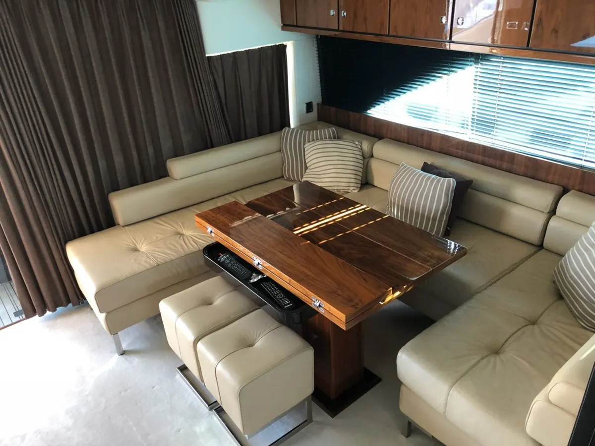 Fairline Squadron 55 — Interior photo 2