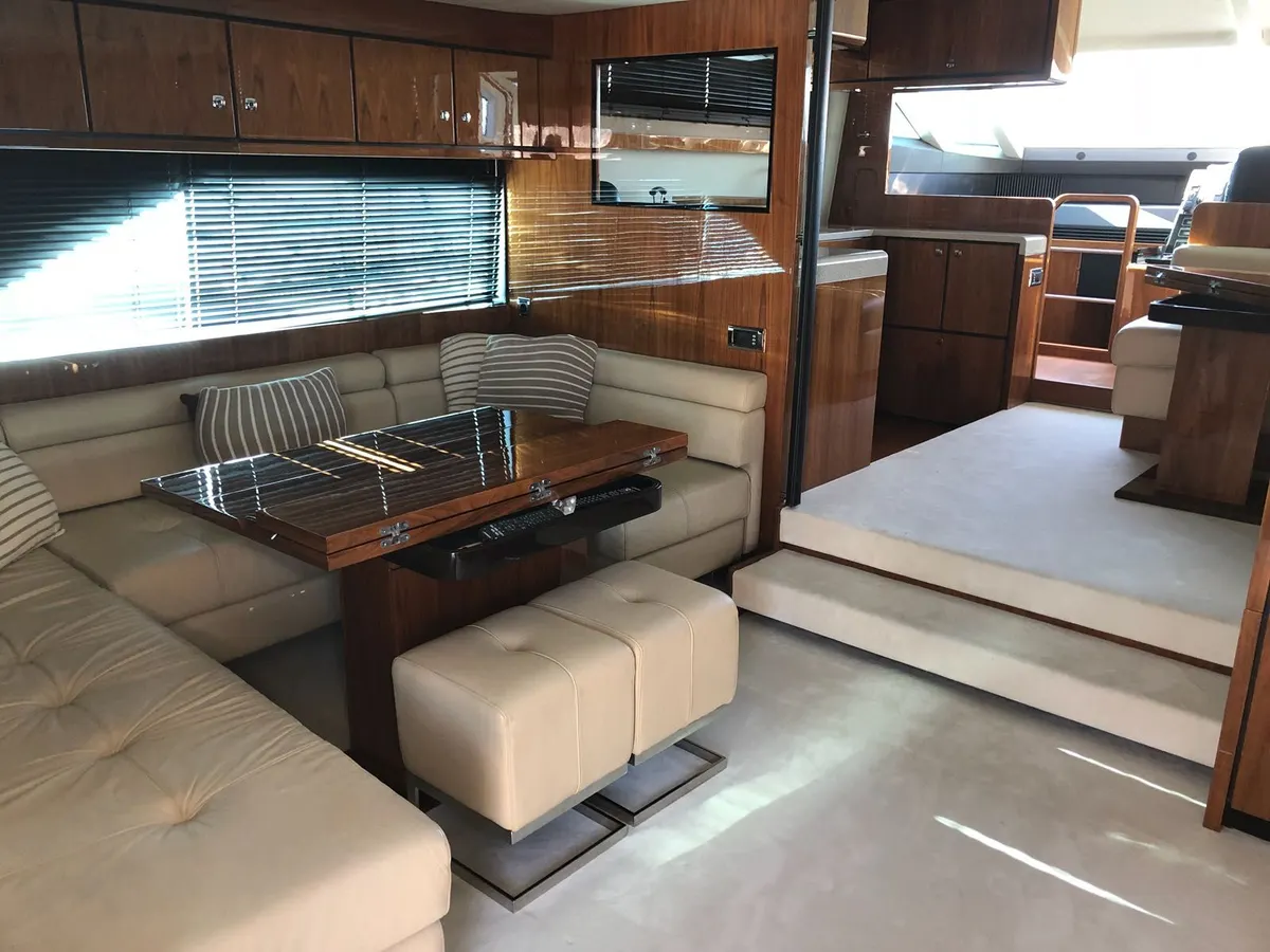 Fairline Squadron 55 — Interior photo 3