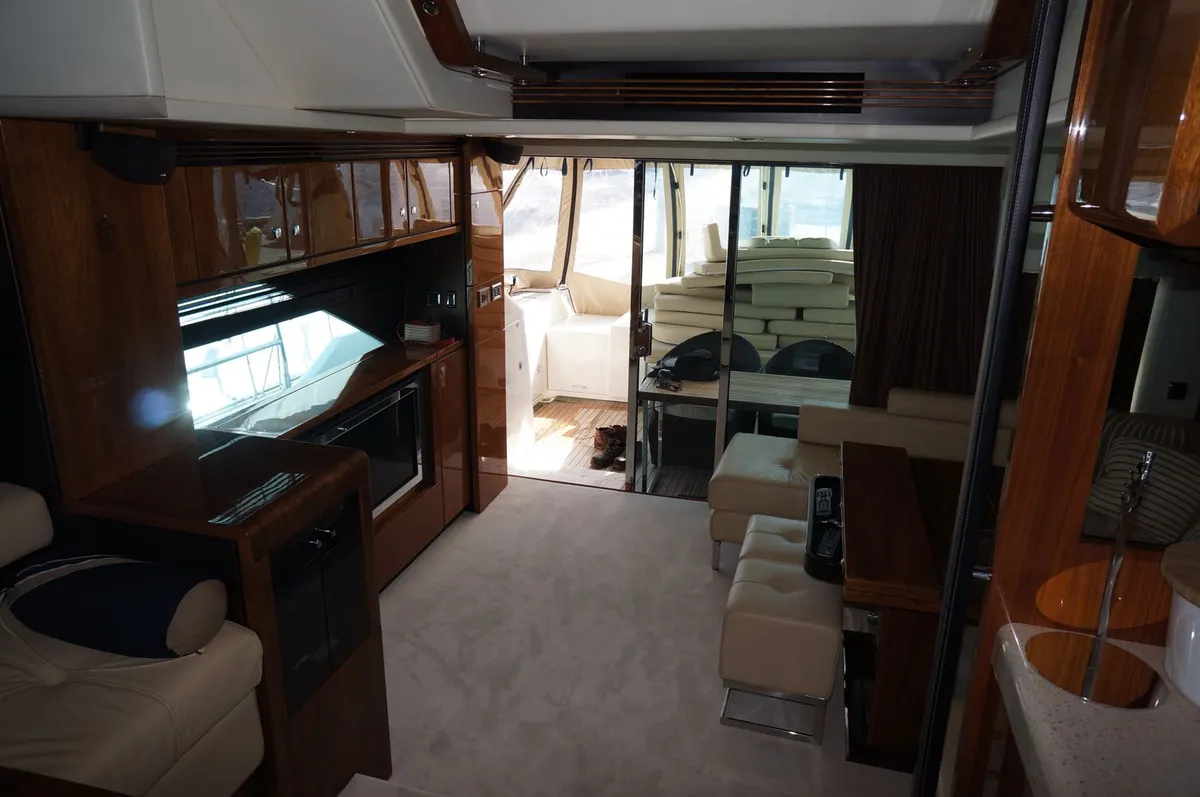 Fairline Squadron 55 — Interior photo 4