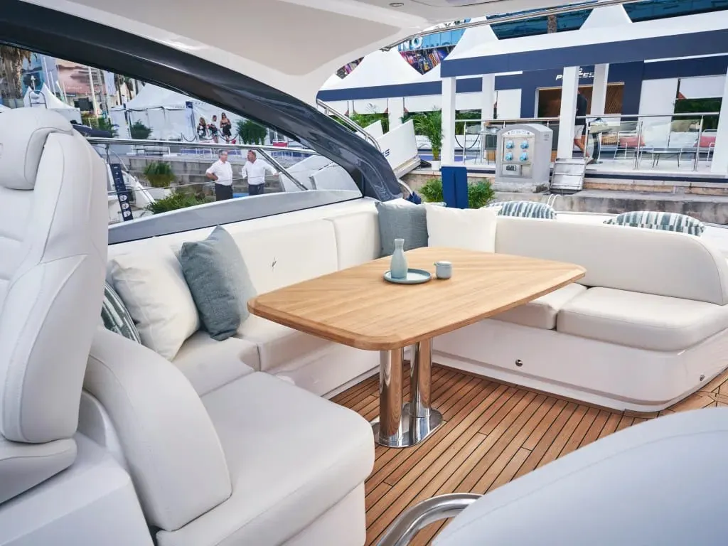 Princess V50 Open — Interior photo 1