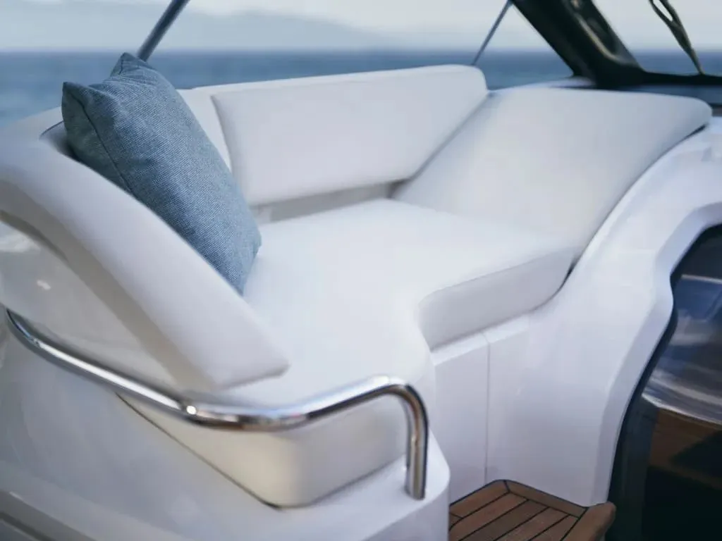 Princess V50 Open — Interior photo 7