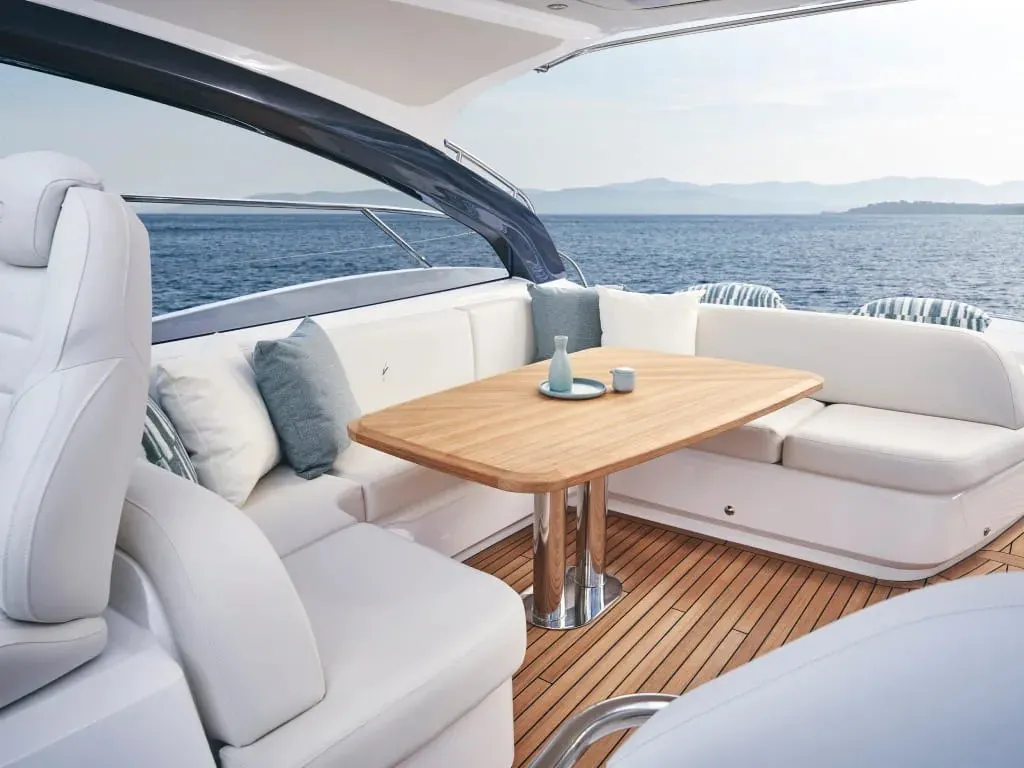 Princess V50 Open — Interior photo 9
