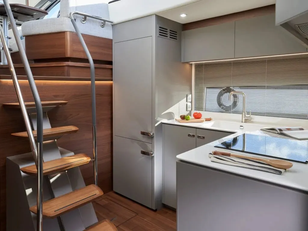 Princess V50 Open — Interior photo 11