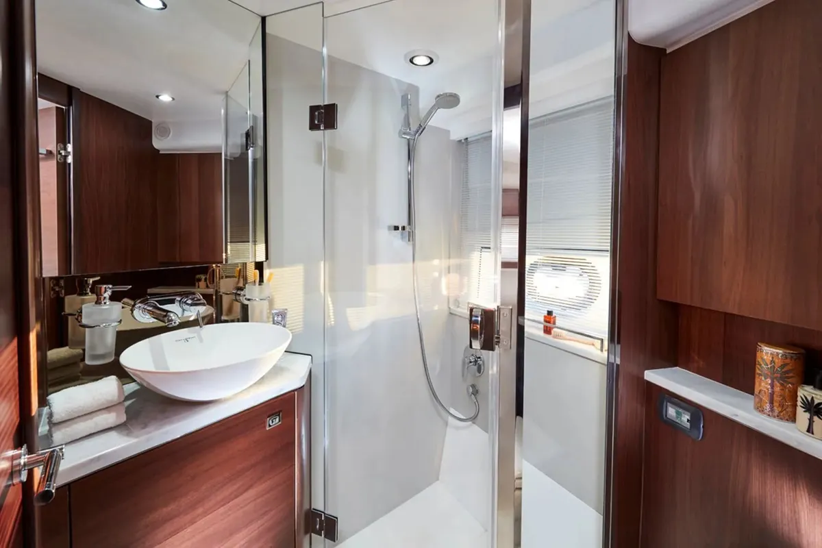 Princess V50 Open — Interior photo 15