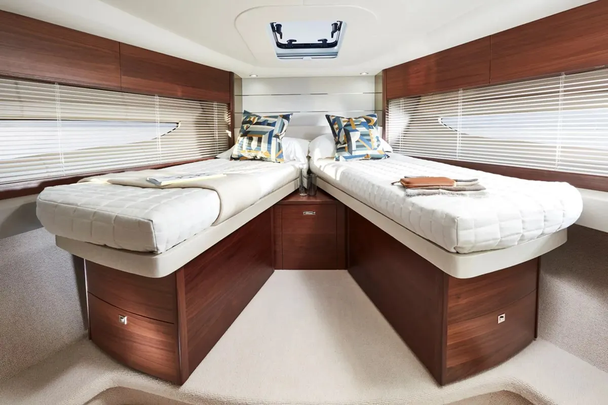 Princess V50 Open — Interior photo 16