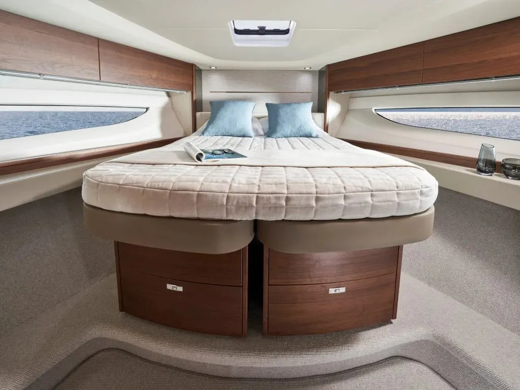 Princess V50 Open — Interior photo 19