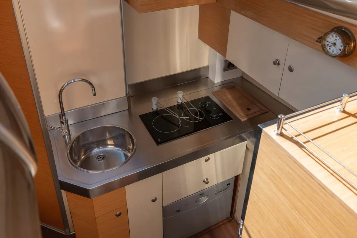Solesta - Atlantique 43 — Interior photo 1