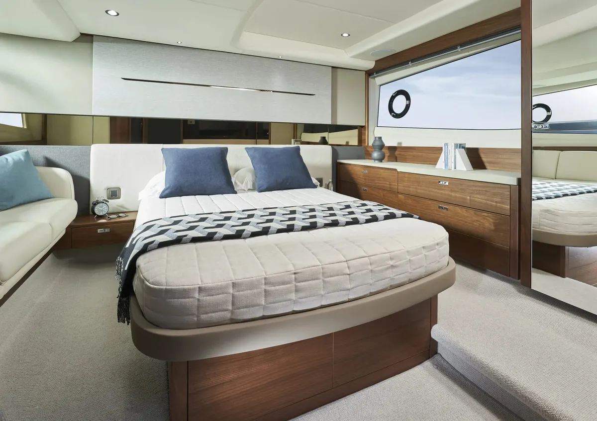 Princess V50 — Exterior photo 11