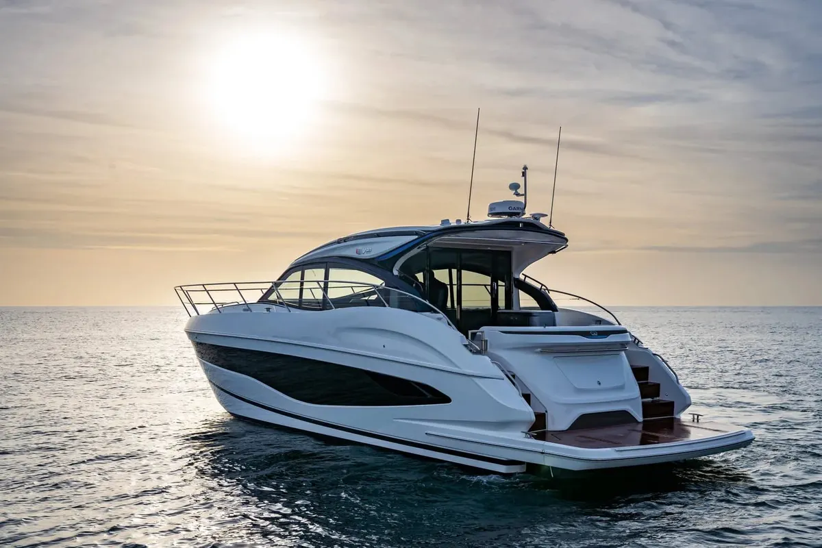 Princess V50 — Exterior photo 2