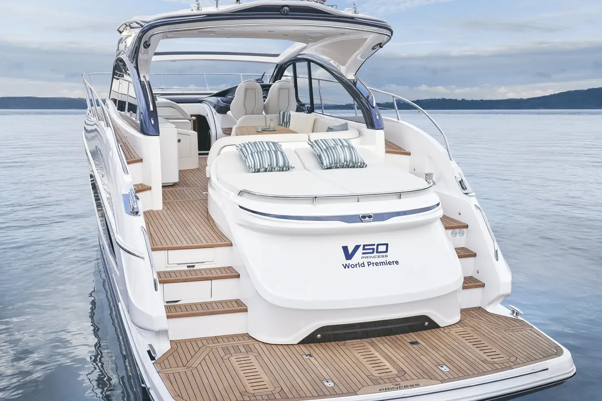 Princess V50 — Exterior photo 3