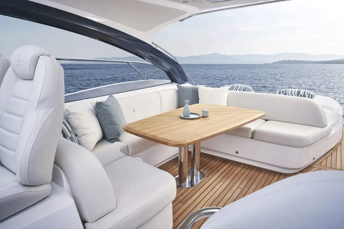 Princess V50 — Exterior photo 5