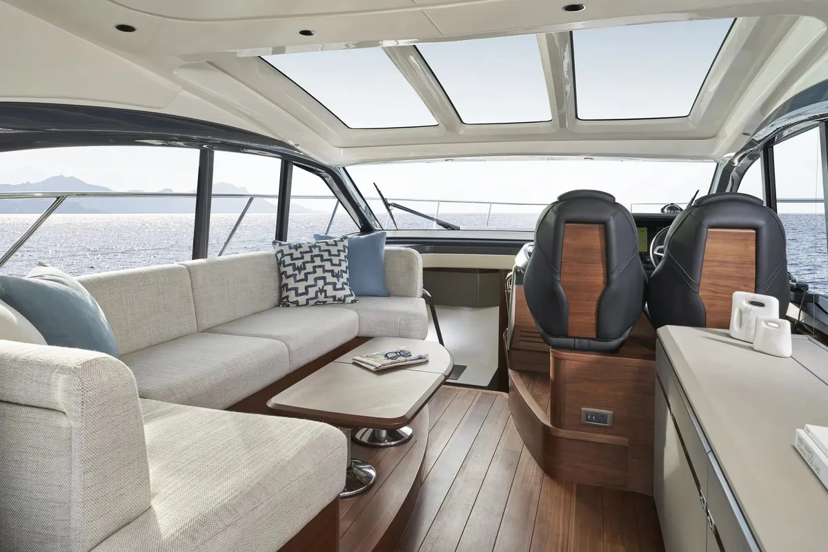Princess V50 — Exterior photo 6