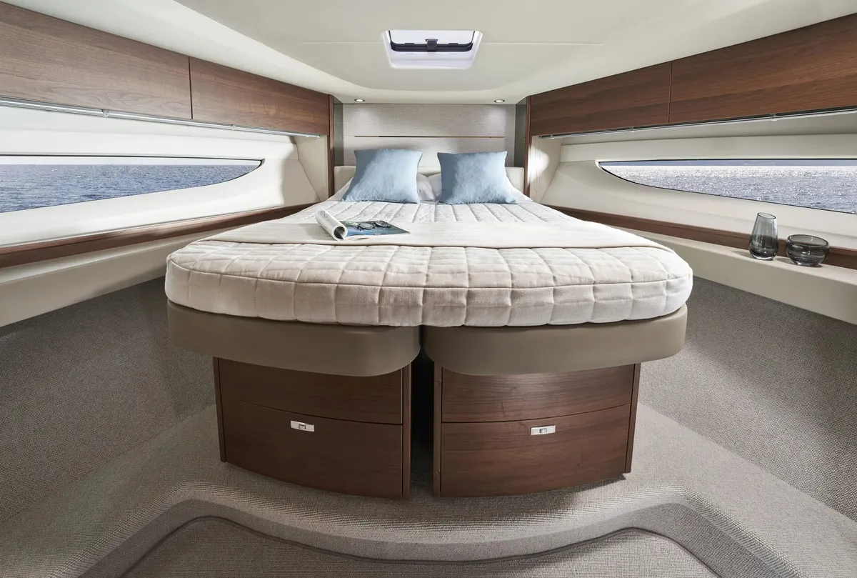 Princess V50 — Exterior photo 9