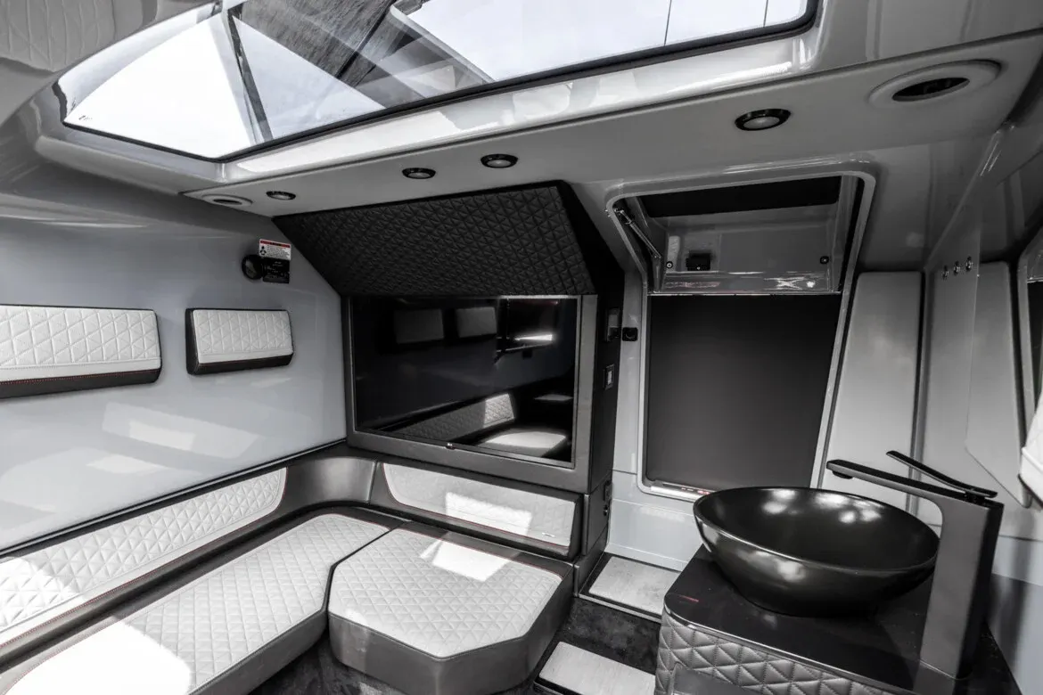 Shadow 900 XC Brabus — Interior photo 6
