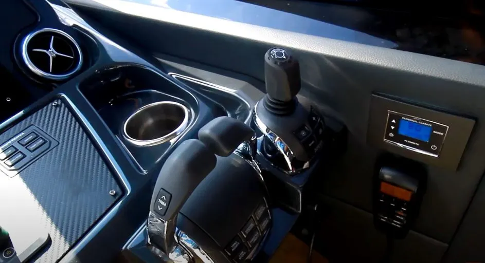 Absolute 60 FLY — Interior photo 11