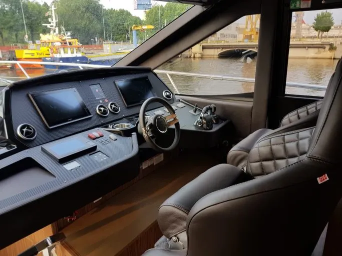 Absolute 60 FLY — Interior photo 1