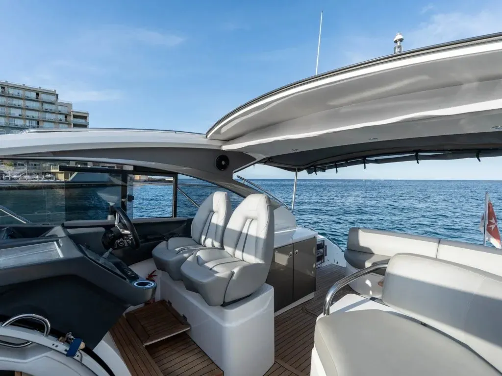 Princess V40 — Exterior photo 10
