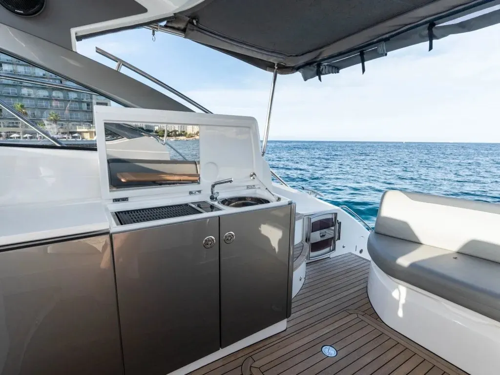 Princess V40 — Exterior photo 12