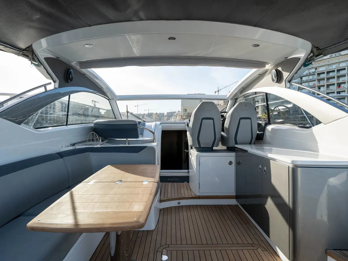 Princess V40 — Exterior photo 15