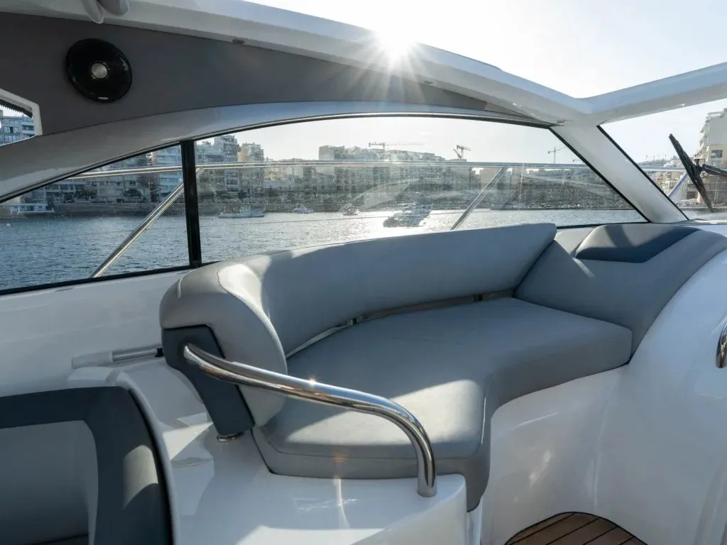 Princess V40 — Exterior photo 16