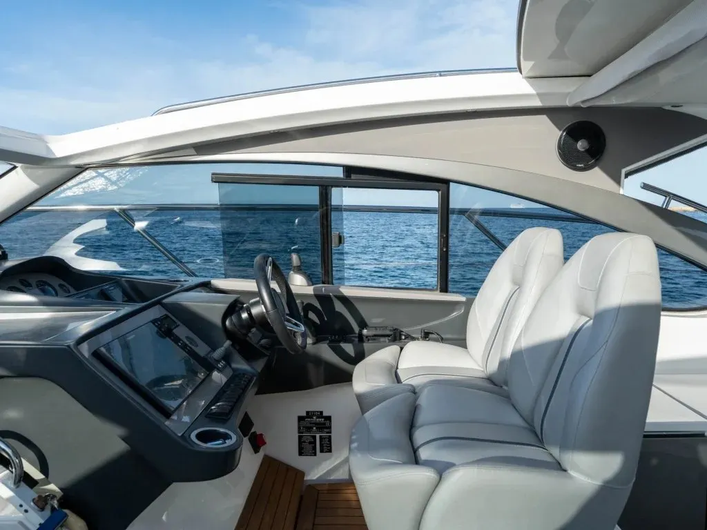 Princess V40 — Exterior photo 18