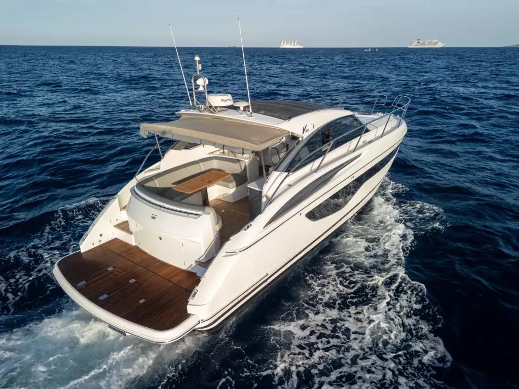 Princess V40 — Exterior photo 4