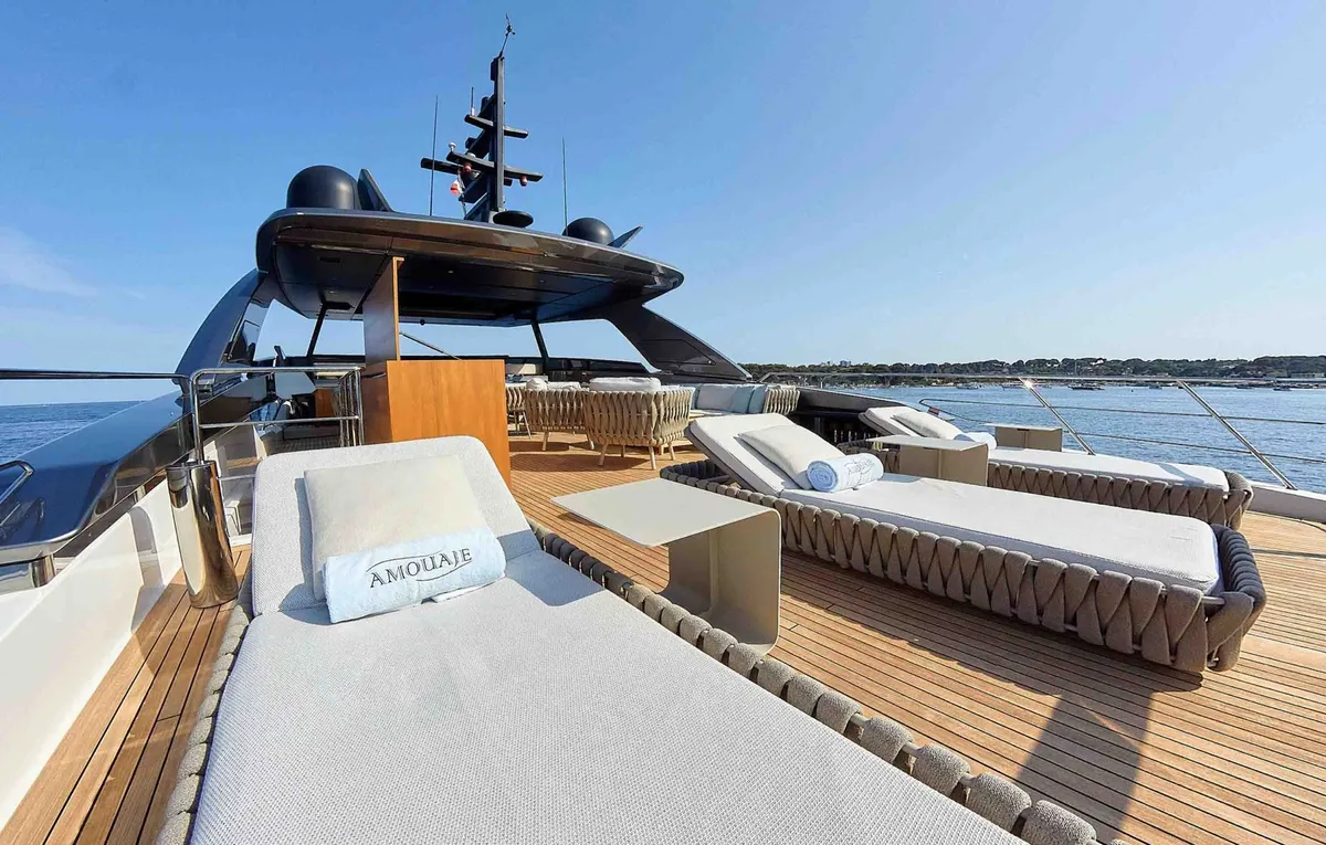 AMOUAJE — Exterior photo 9
