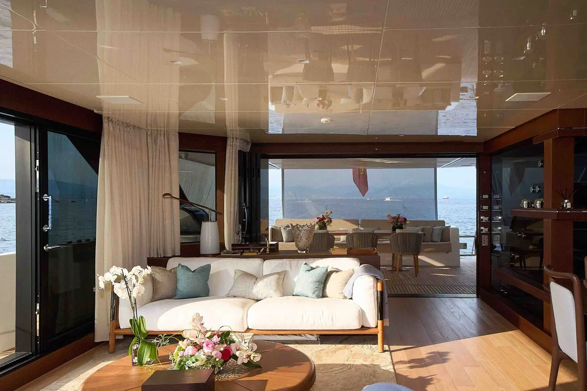 AMOUAJE — Interior photo 1