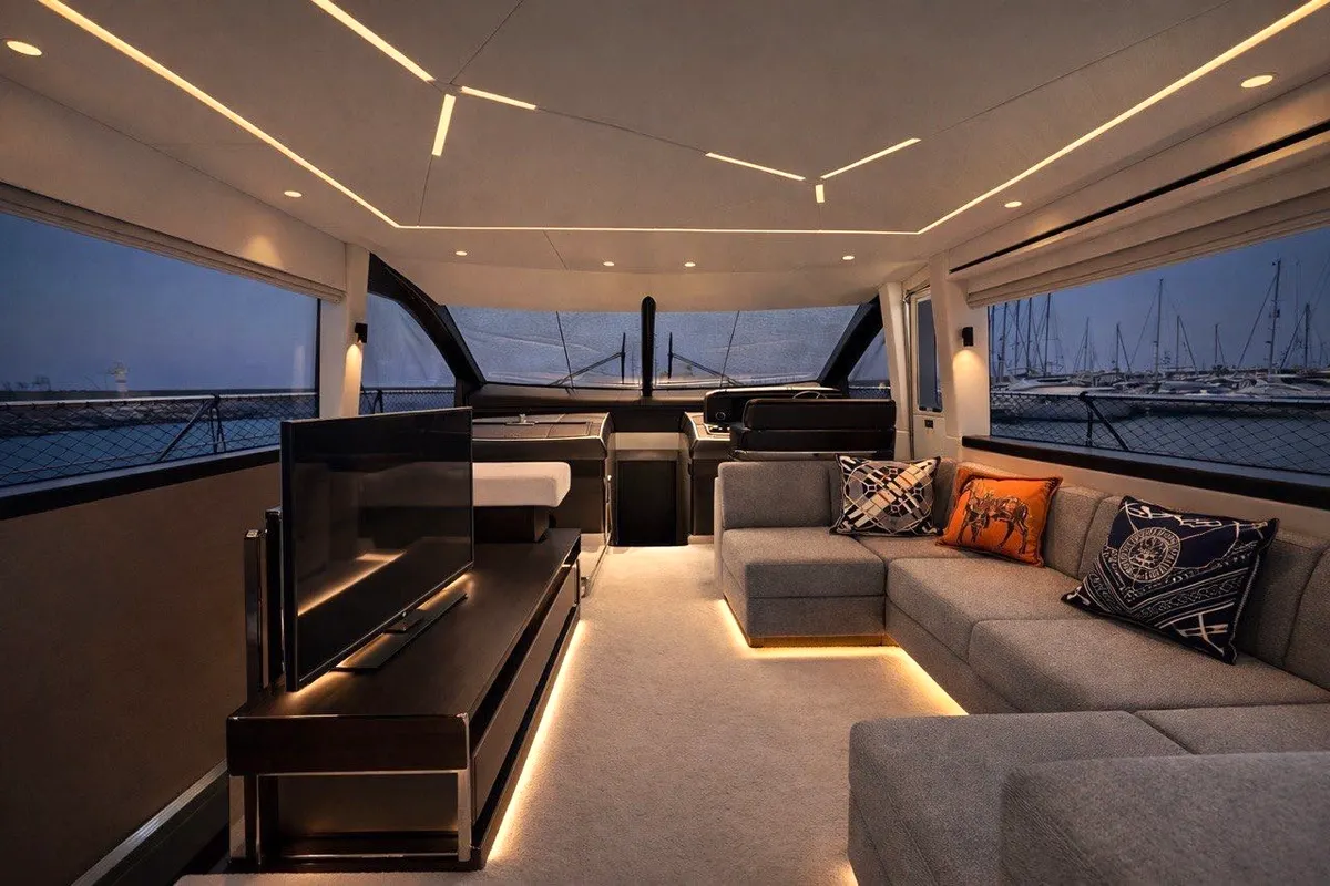 Sunseeker Manhattan 68 — Interior photo 1