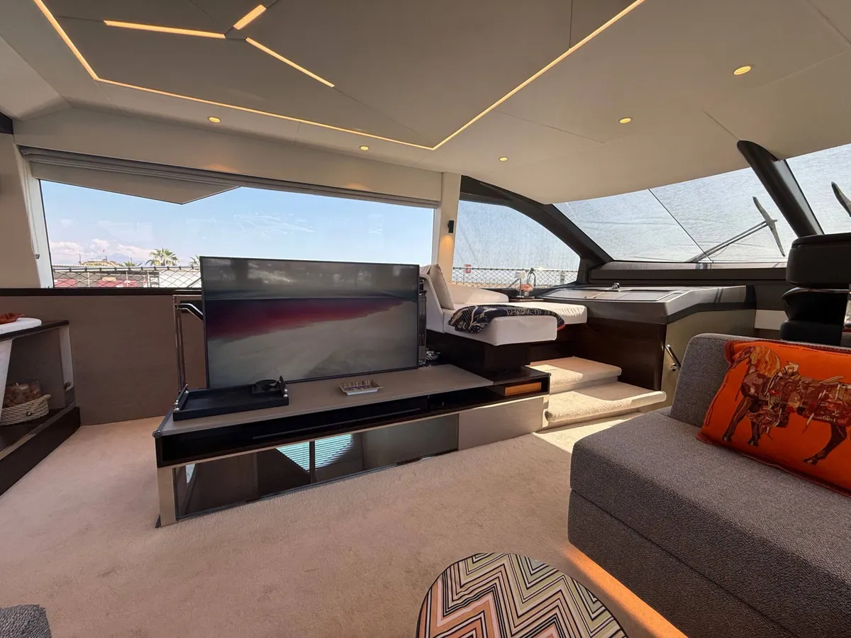 Sunseeker Manhattan 68 — Interior photo 3