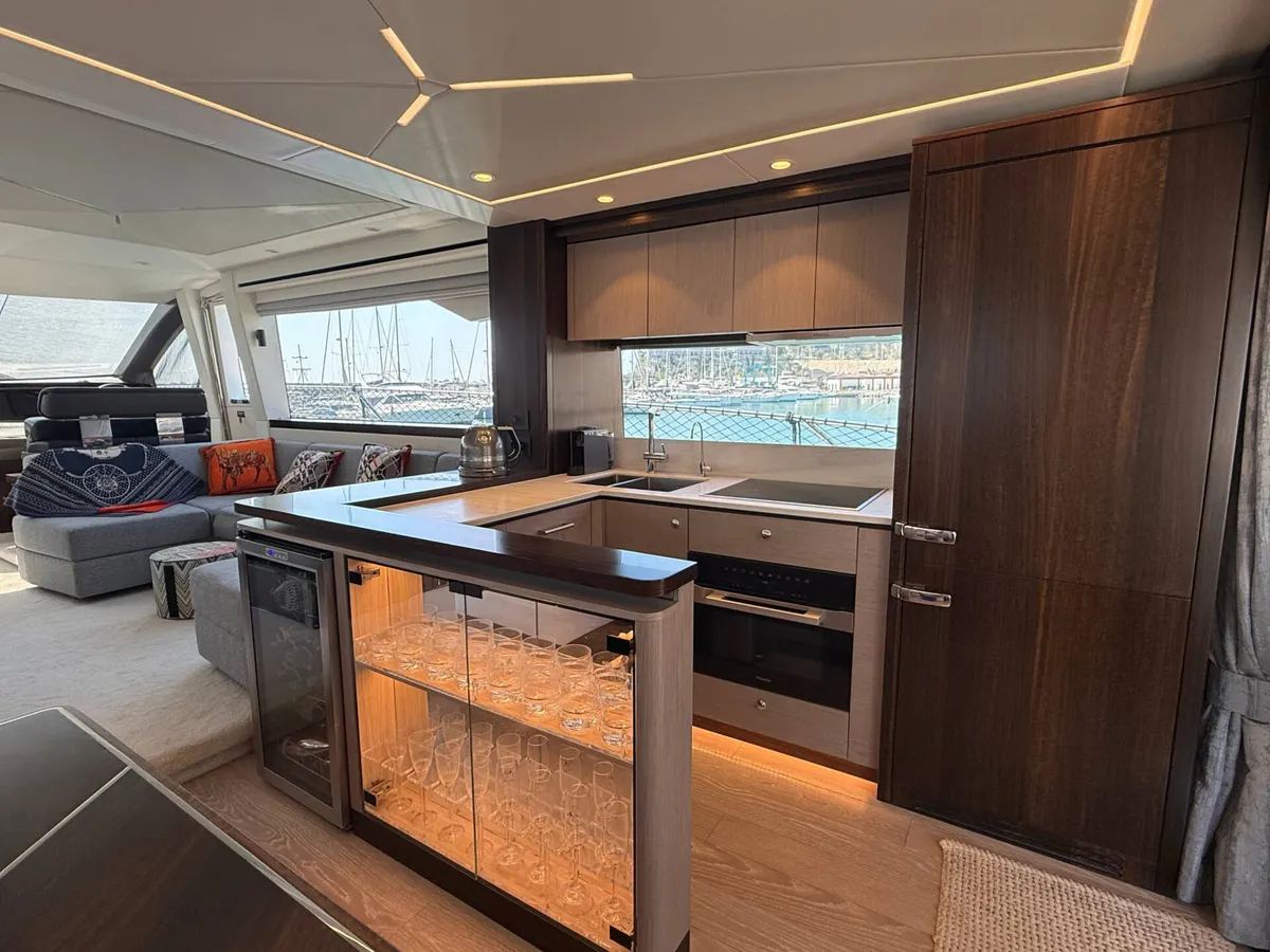 Sunseeker Manhattan 68 — Interior photo 4