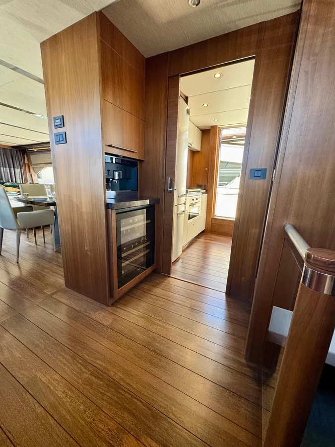 Princess 82MY — Interior photo 8