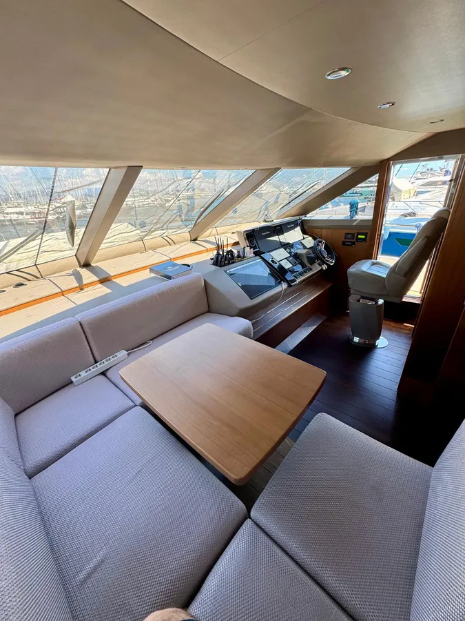 Princess 82MY — Interior photo 5